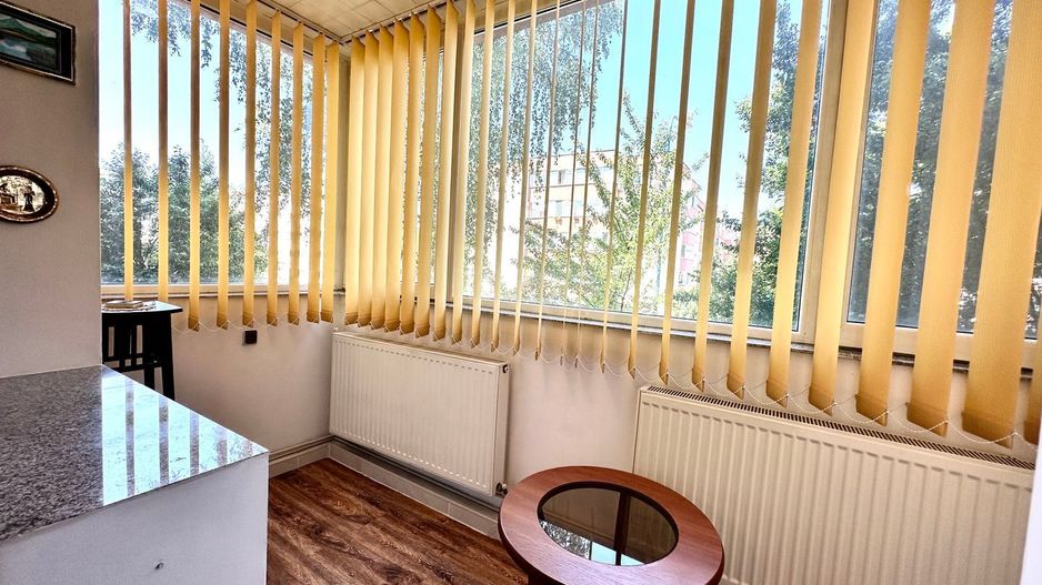 Apartament 3 camere zona Tractoru cu loc de parcare si boxa - Poză 9