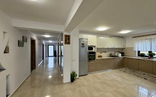 Casă Spațioasă de Vânzare în Ghimbav | Două Apartamente | Teren 579 mp - Poză 16