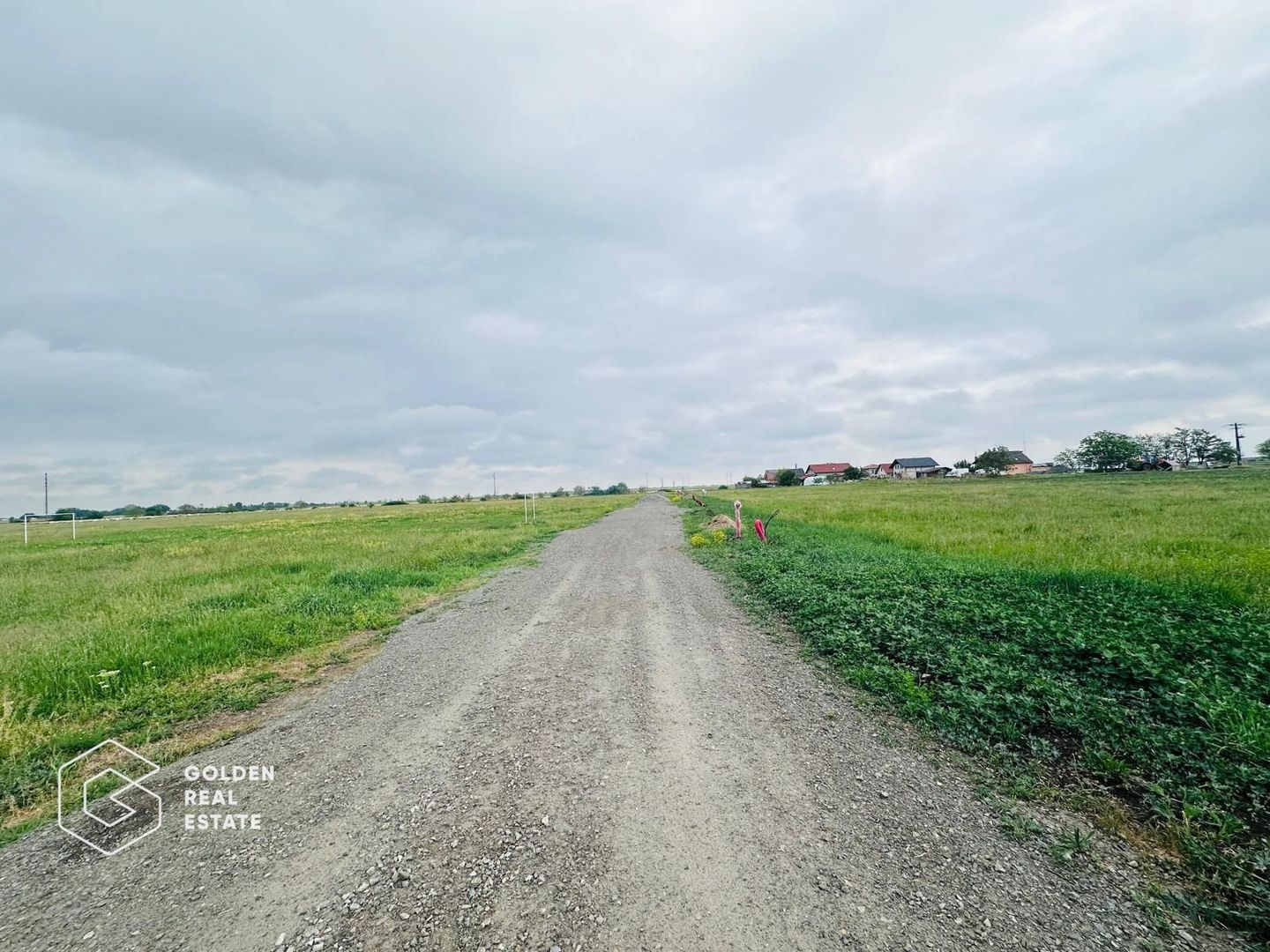 Terenuri cu utilitati, intrare Livada - Poză 1