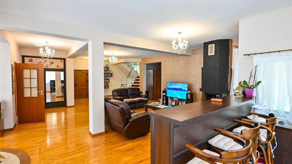 Vila cu 1.500 mp teren, gradina amenajata, linistita zonare,  Halchiu, Brasov - Poză 26