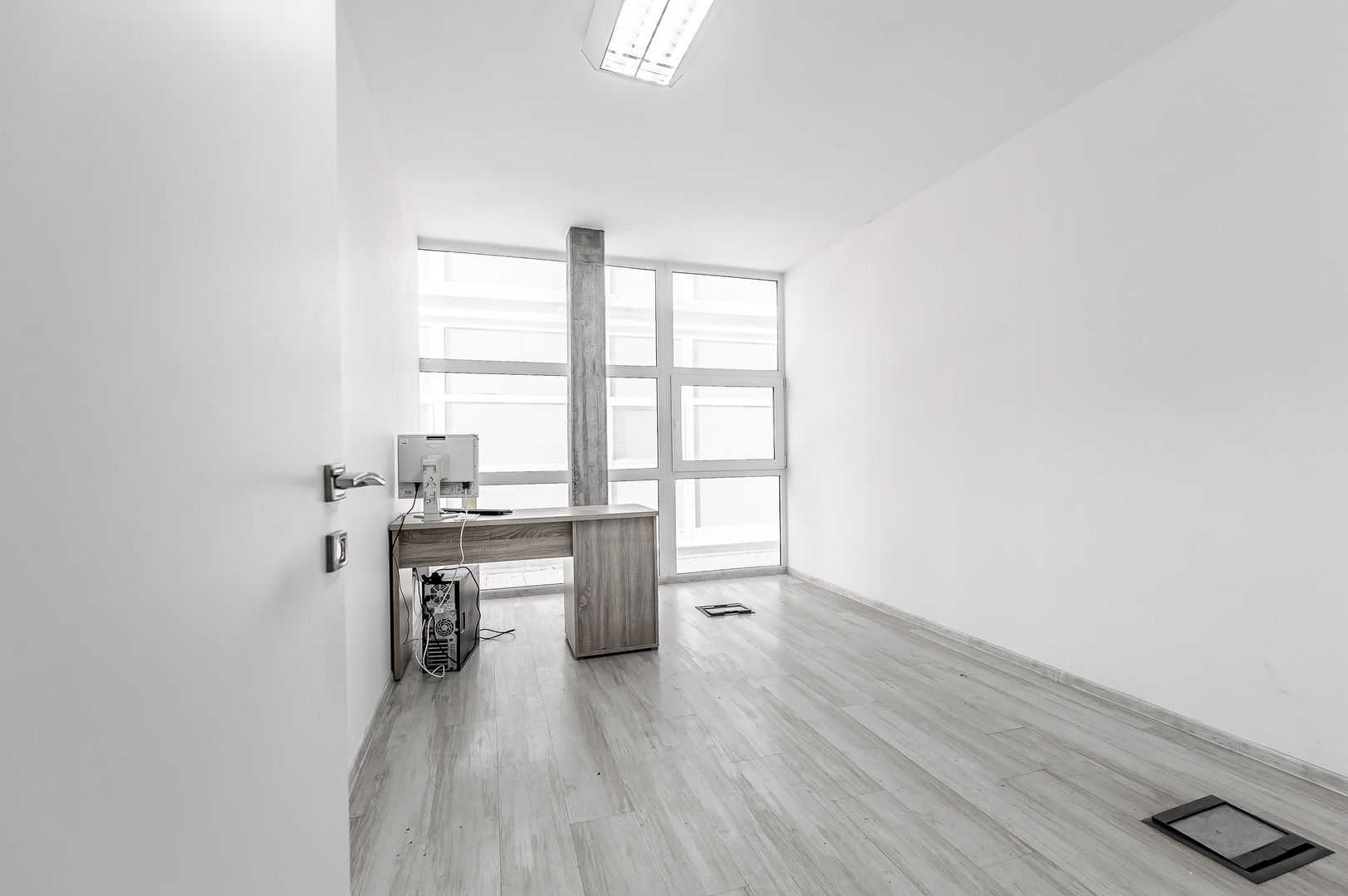 Birou de inchiriat ultracentral, la parter - Poză 2