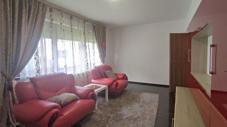 Inchiriem apartament 2 camere spatios intr-un bloc tip vila zona Tractorul - Poză 4