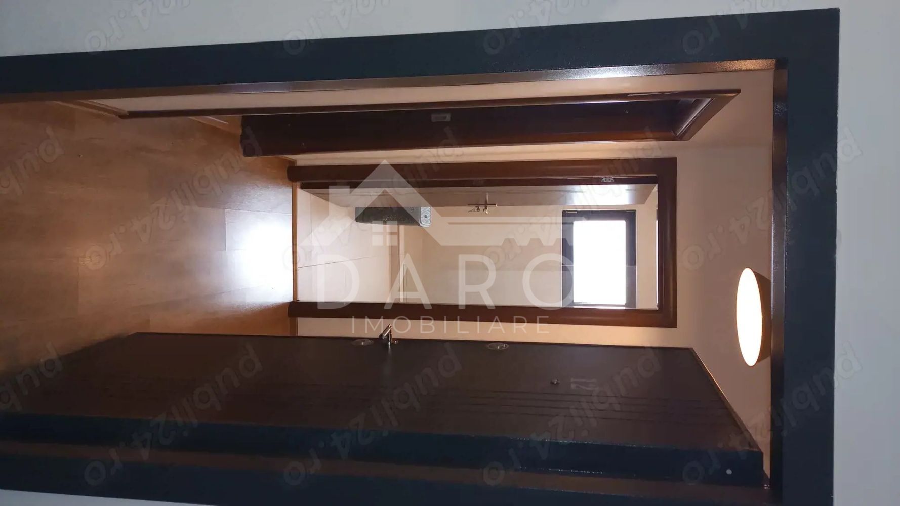 Vând apartament cu o cameră - Poză 1