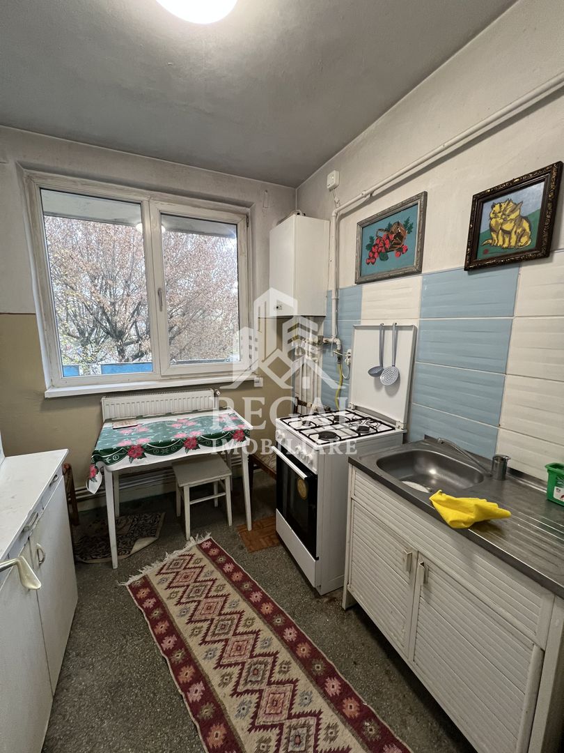 Apartament de vânzare în exclusivitate – Zona Micro 4 etaj 2/4 - Poză 3