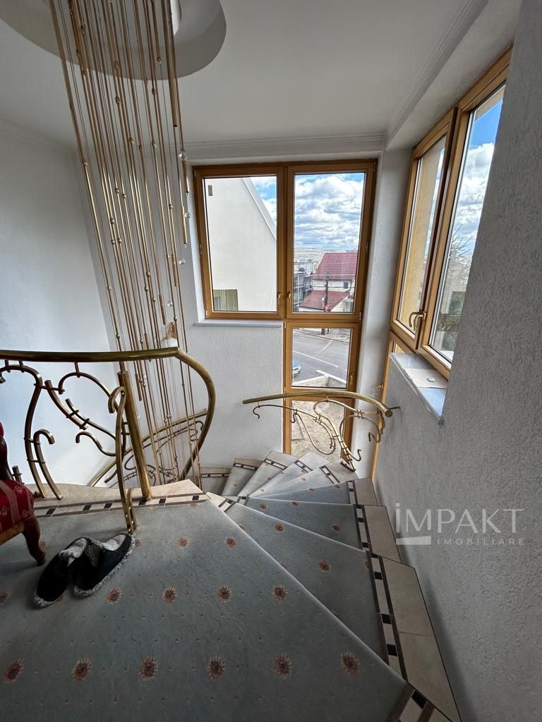 Vila individuala de lux de inchiriat, in cartier Gruia aproape de Cetatuie! - Poză 20