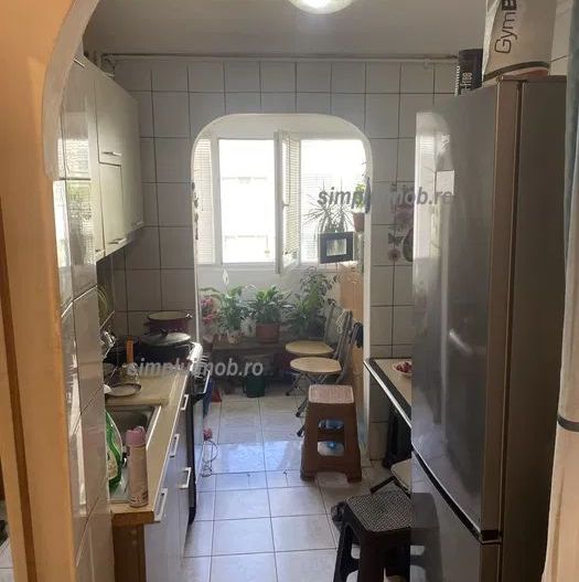 Decomandat parcare etaj intermediar 3 camere Bulevardul Chisinau - Poză 6