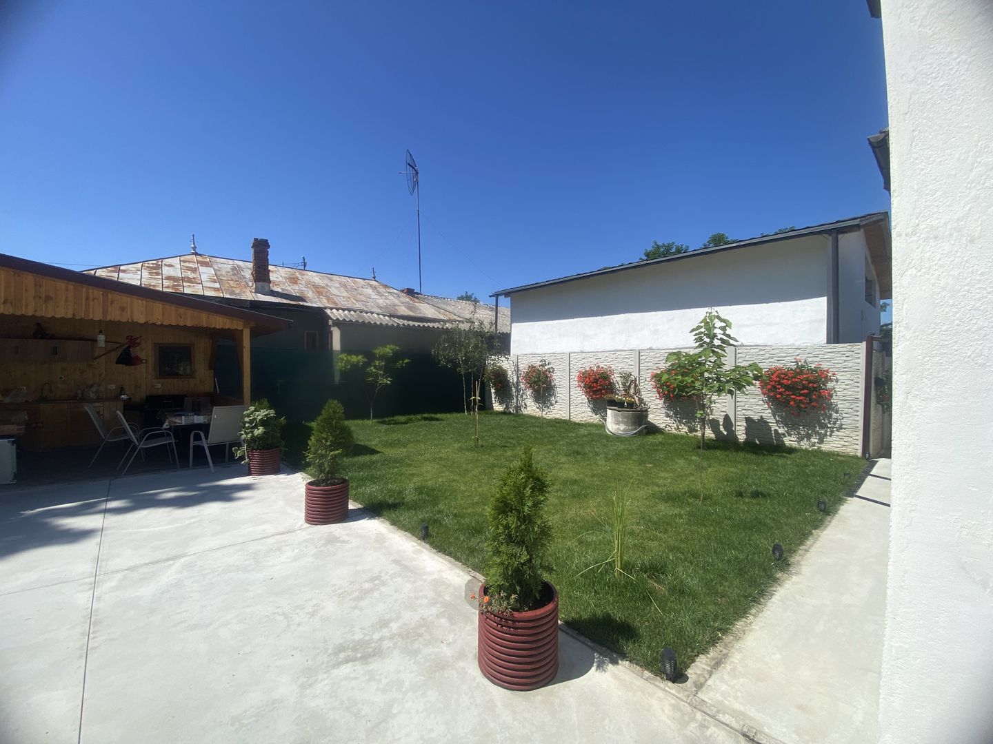 Gata de locuit! Vanzare casa cu 5 camere in Priboiu, com.Branesti - Poză 2