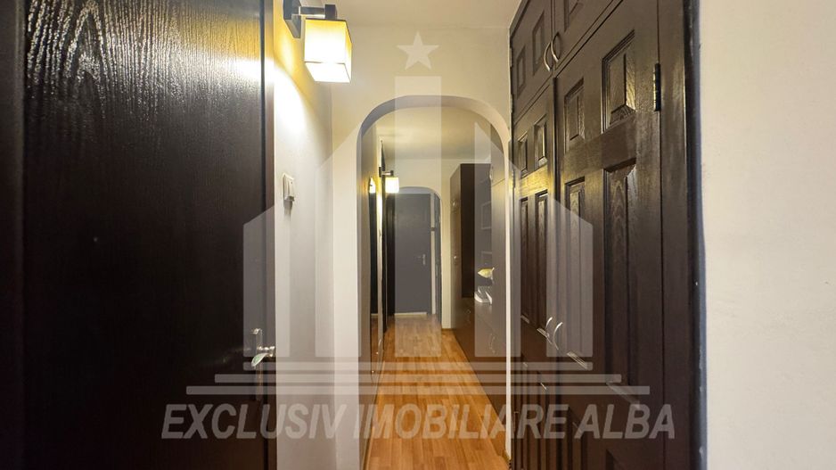 Apartament cu 3 camere decomandate, etaj intermediar, Ampoi 3 - Poză 4