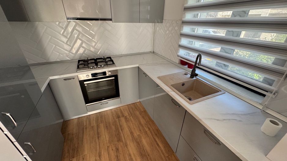 Apartament LUX 3 camere si CURTE Mega 23 august - Poză 7