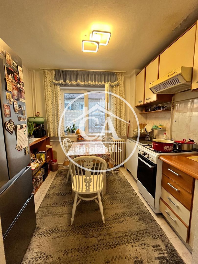 Apartament de vânzare cu 2 camere în zona Rogerius, Oradea - Poză 1