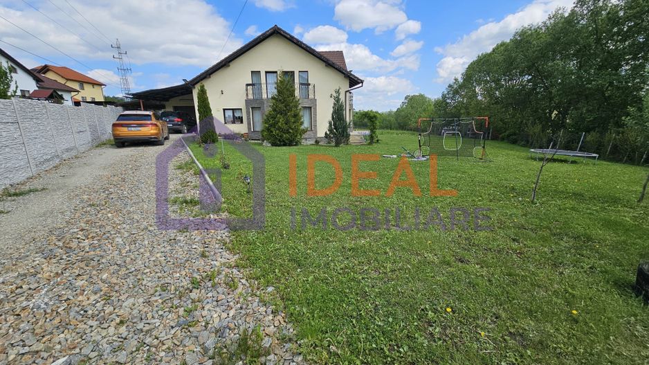 Vila Moderna cu 5 camere, garaj si 921 mp de curte, in Tocile - Poză 3