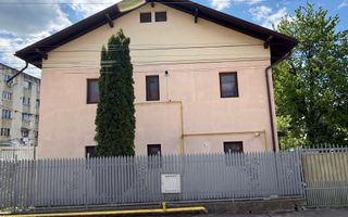 Vila construită in 2010 - P+1+pod - S=236 mp și curte 238 mp Campina! - Poză 3