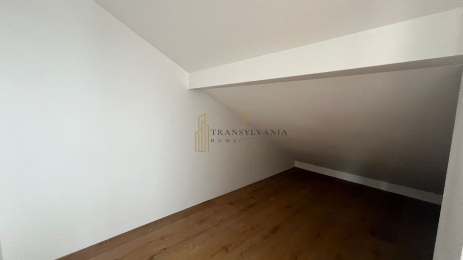 Apartament 4 camere, suprafata generoasa - Poză 12