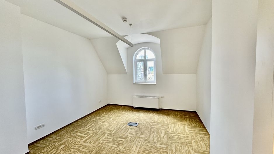 Cladire Brancoveneasca 30 de birouri 1100 mp dubla deschidere - Poză 15