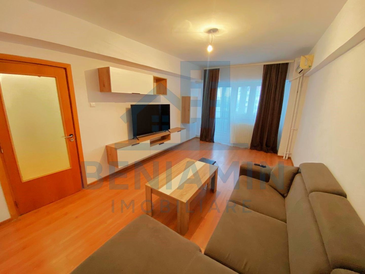 Apartament 3 camere decomandat ultracentral vizavi de Universitate - Poză 1