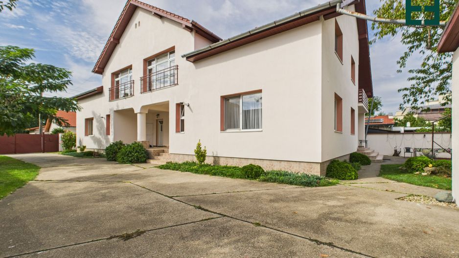 Casă tip Duplex cu 8 camere  - Zona Bujac - Arad - Poză 1