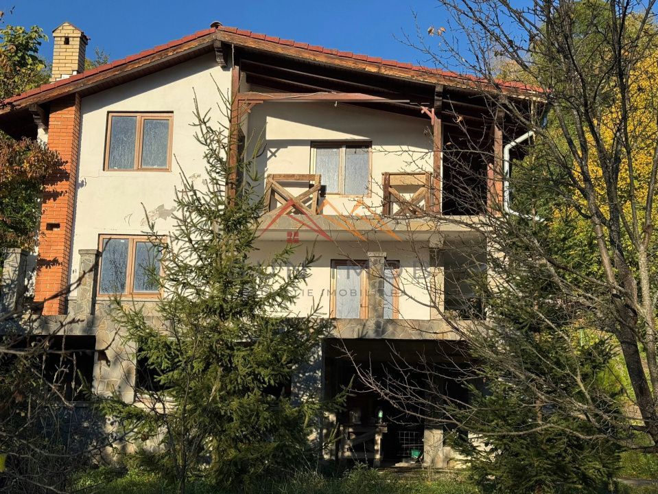 Vila S+P+E, priveliste deosebita, 6 camere, garaj, terasa, Cornu, PH - Poză 2