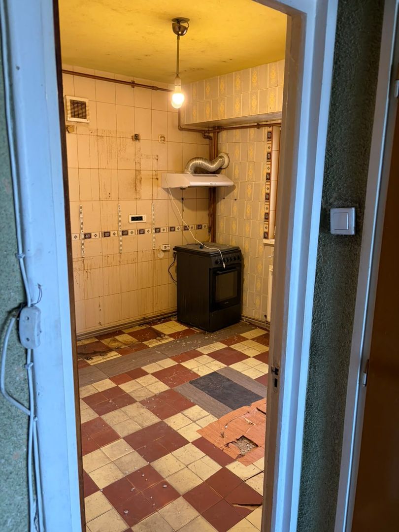 Apartament 4 camere centrala proprie necesita renovare Lujerului - Poză 12