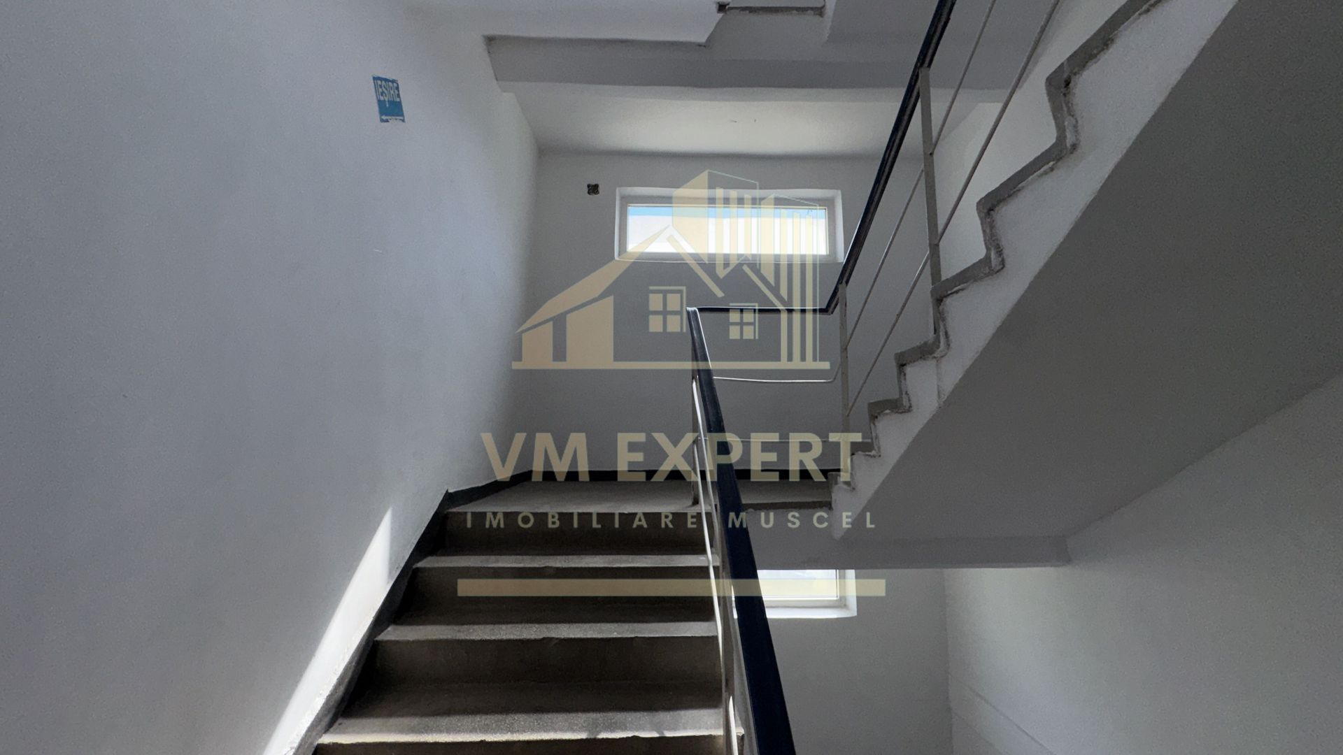 BLOC DE GARSONIERE P+4 SUPRAFAȚĂ UTILĂ 2135MP TEREN 2967 MP CĂMPULUNG - Poză 54