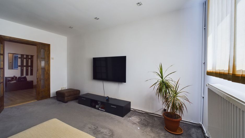 Casă ideală pentru familie extinsă în zona Crișan - Poză 3