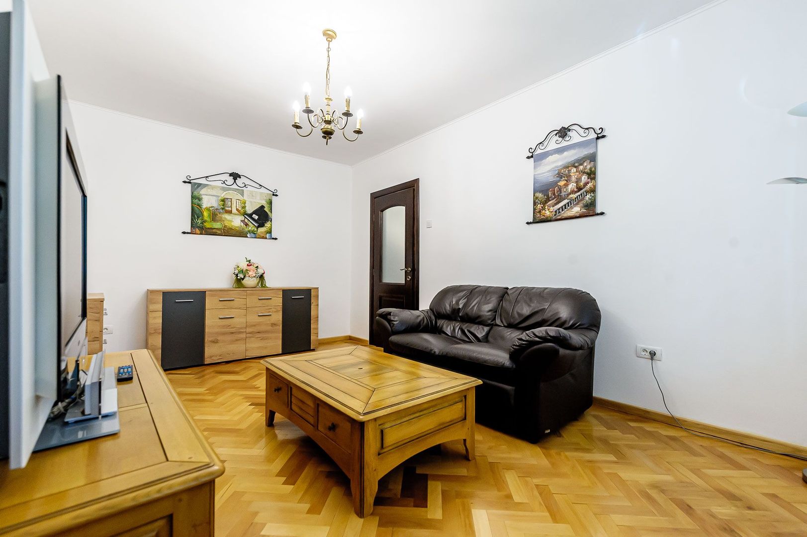 Apartament elegant cu trei camere. Strada Horia. - Poză 1