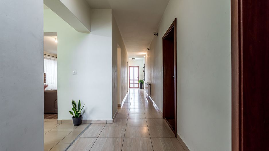 VILĂ MODERNĂ CU PISCINĂ, SAUNĂ- COMISION 0% – ARADUL NOU - Poză 4