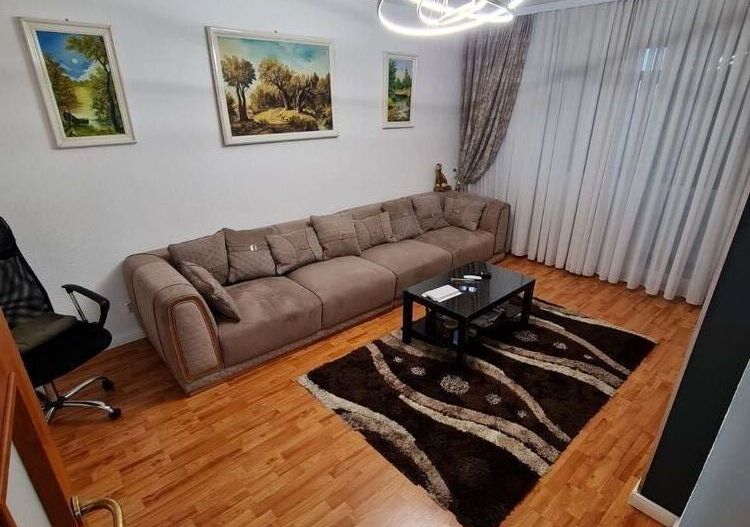 Inchiriez apartament 3 camere-Rahova-loc de parcare - Poză 2