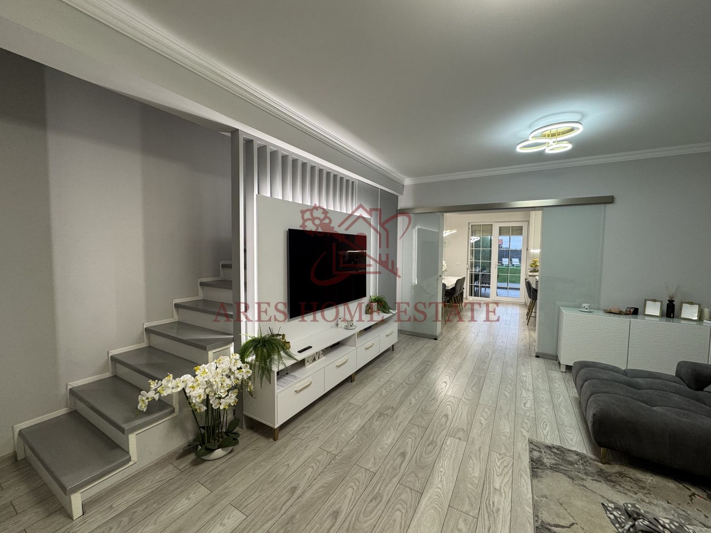 Casa in stil mediteranean, ultrafinisată 5 camere, 3 bai + curte. - Poză 3