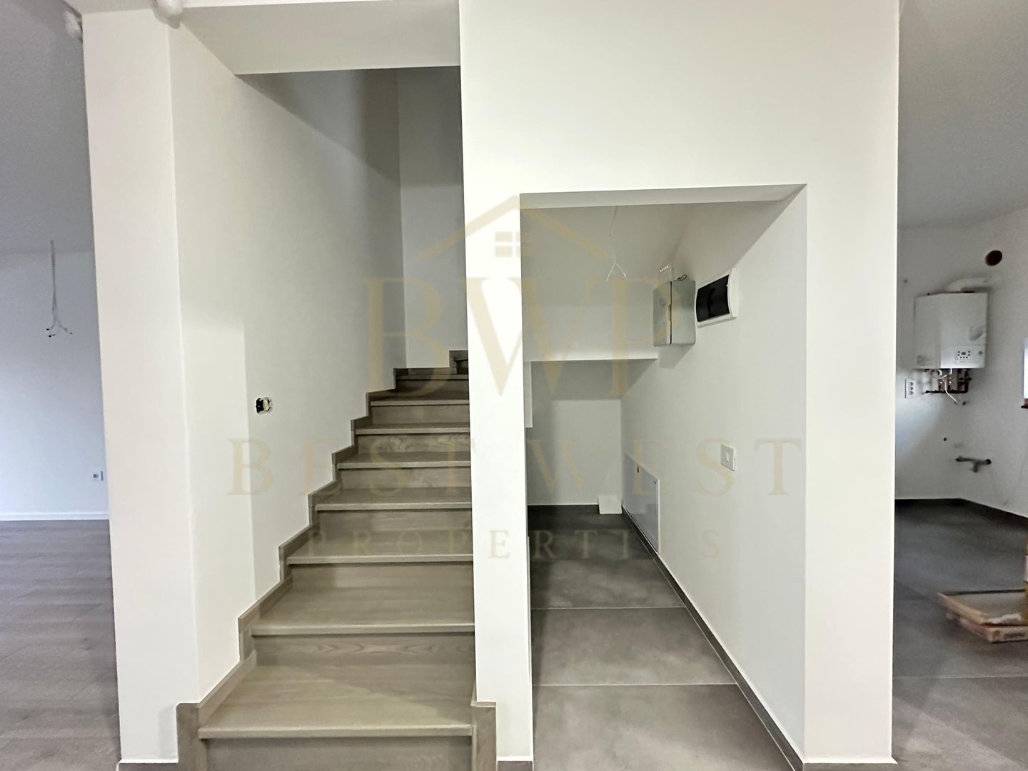 Duplex 1/2, 4 camere, 3 băi, la strada principală Mosnita Veche - Poză 7
