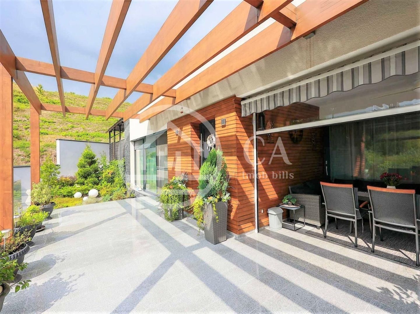 Vila cu piscina de vanzare - P+E str.Adevarului, Oradea - Poză 1