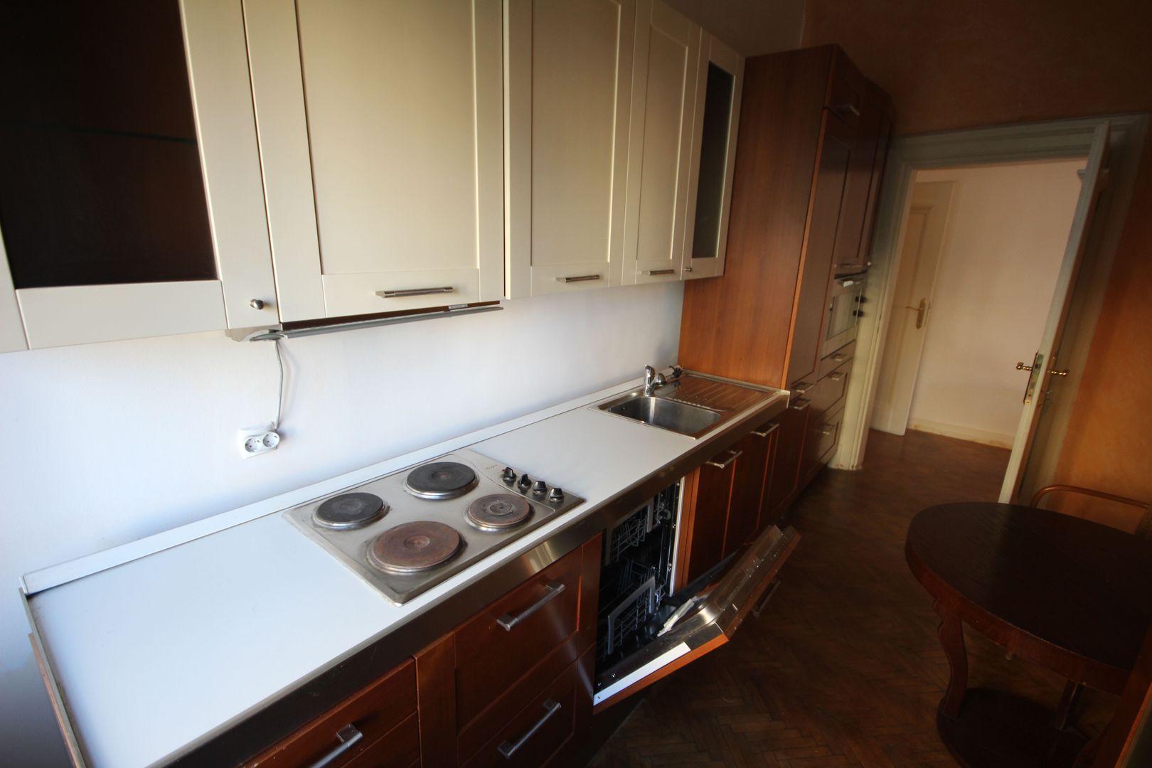 Apartament deosebit cu 3 camere în zona P-ta Victoriei - Poză 16