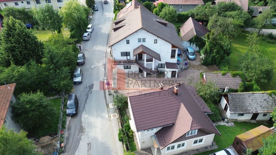 Pensiune lângă Castelul Bran | 9 camere | Pregătită pentru activitate - Poză 20