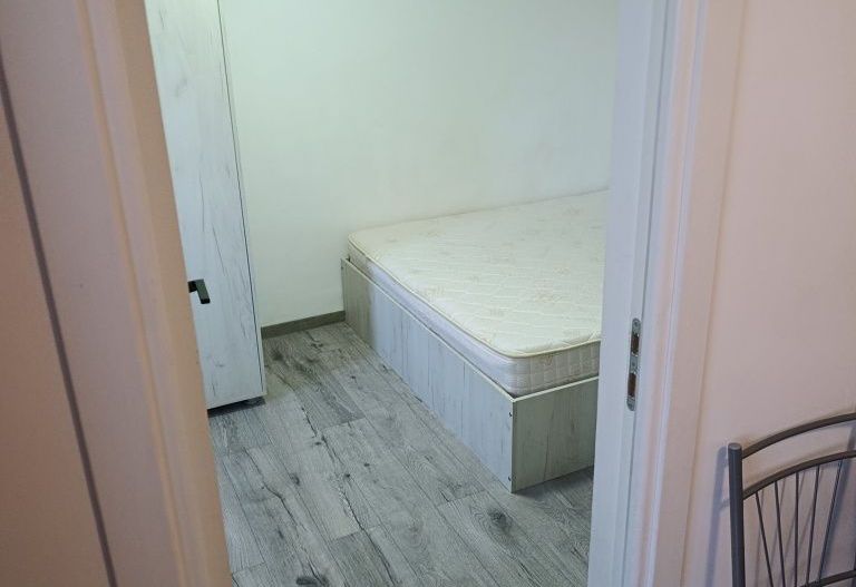 Închirierez apartament 3 camere - Poză 5