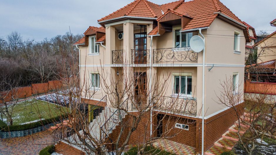 Vânzare, casă, 3 nivele, 200 mp + 10 ari, str. Gura Văii, Rîșcani - Poză 1