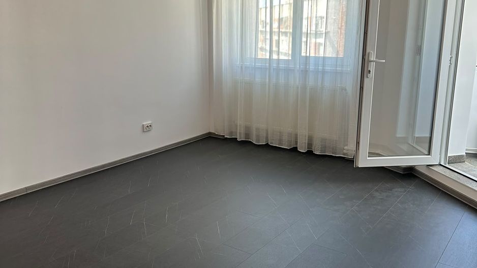 De vanzare apartament cu 3 camere, zona Faleza, etaj 7/8, 149.000 euro - Poză 6