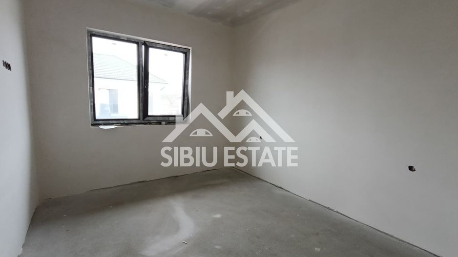 Casa tip duplex  5 camere, teren 400 mp, Selimbar acces usor - Poză 13