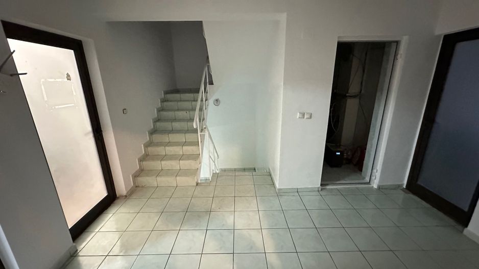 Cladire pretabila spațiu birouri/ clinica - Poză 16