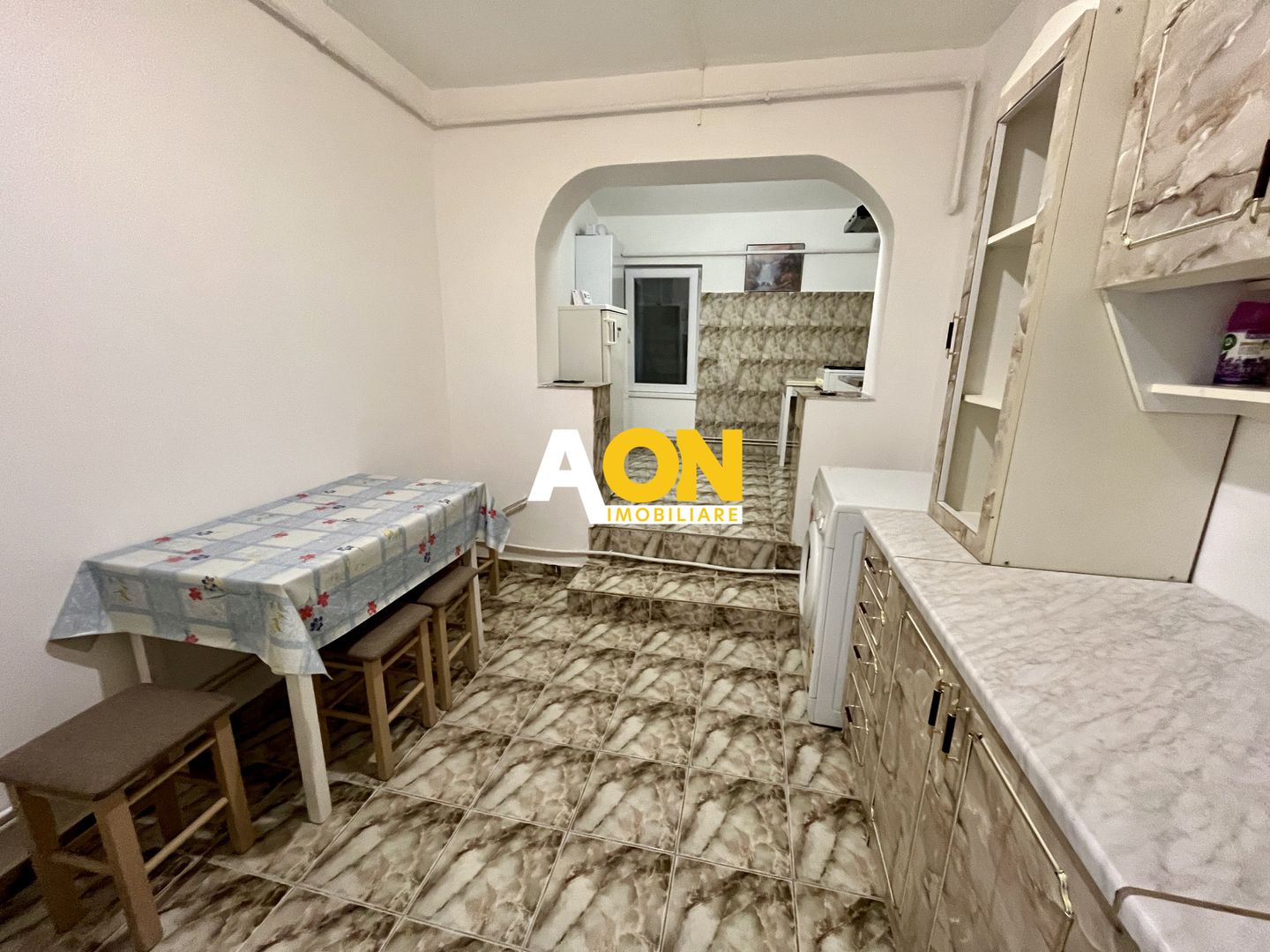Apartament cu 3 Camere, Etaj 1, Decomandat, Zonă Ultracentrală - Poză 3