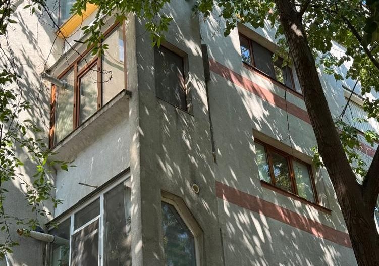 Apartament de vanzare - 2 camere, Piata Centrala, etaj 2, bloc 1989 - Poză 1