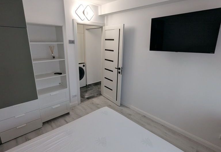 Apartament 2 camere, decomandat - Poză 2
