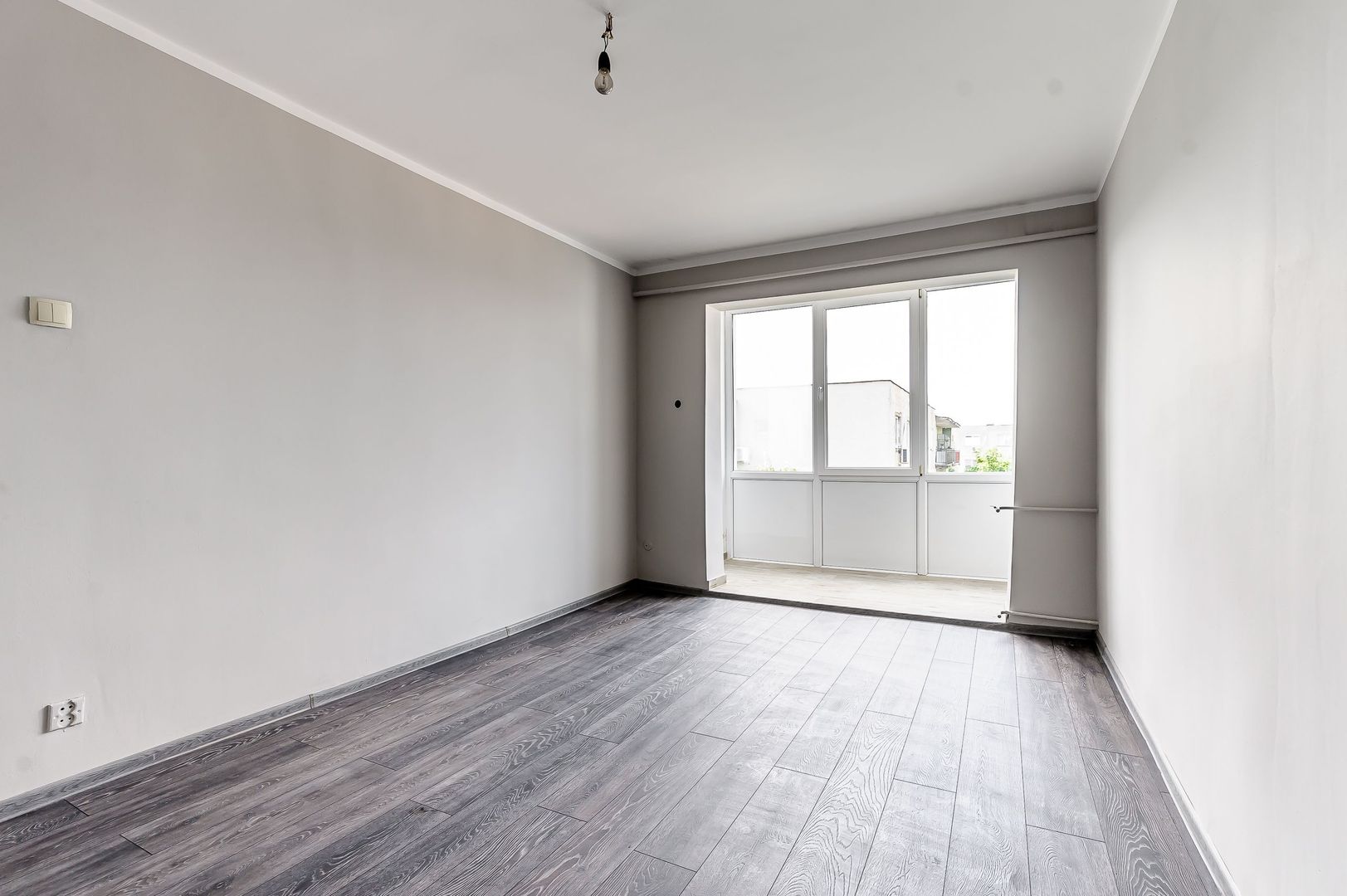 REZERVAT Pret redus Apartament cu 2 camere, renovat, in Vlaicu - Poză 2