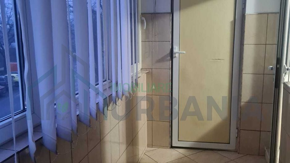 inchiriez apartament 3 camere, decomandat, 70mp, zona Nicolina 2 - Poză 7