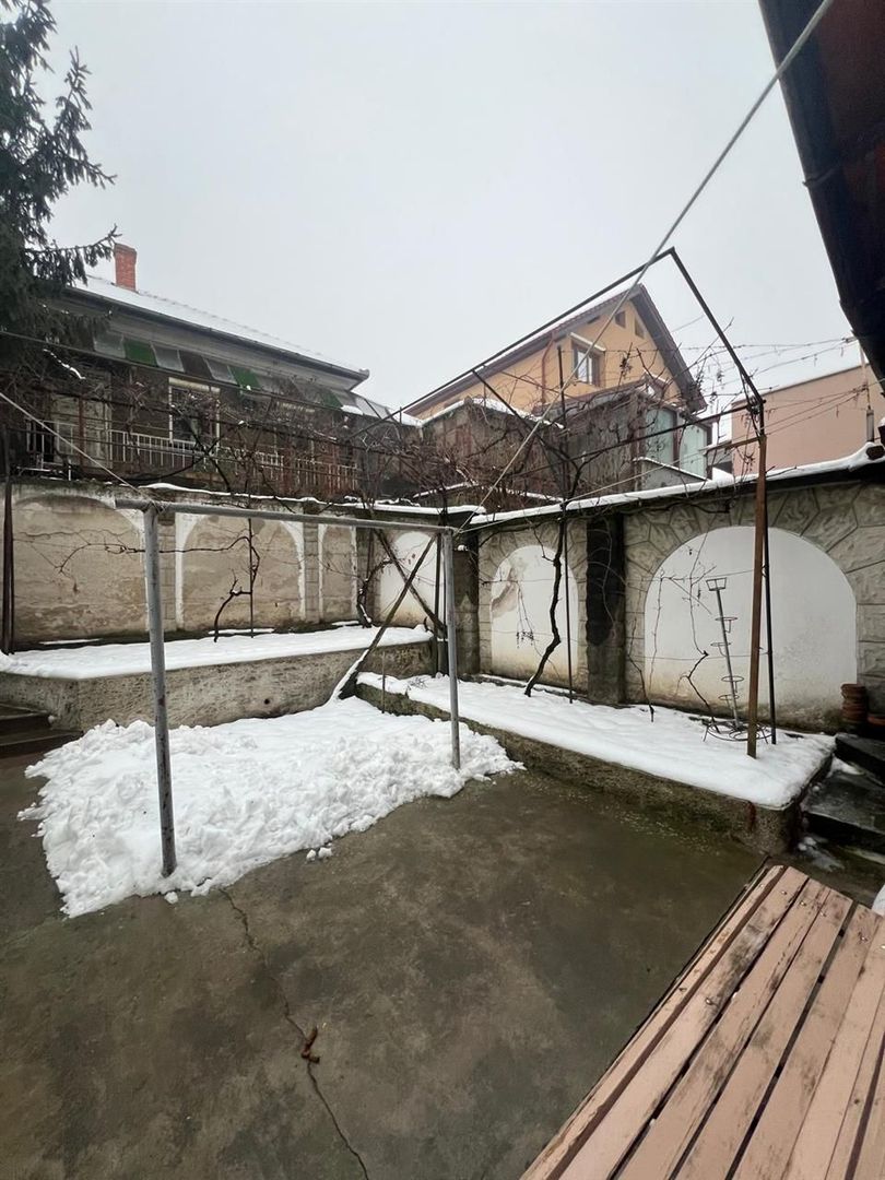 Duplex cu 5 camere in zona centrala - Poză 9