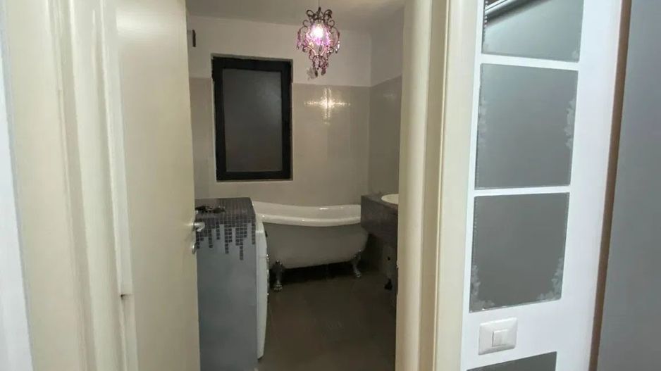 AP. 2 CAMERE- DAMAROAIA, PARCARE INCLUSA, CENTRALA, BLOC NOU, MODERN - Poză 5
