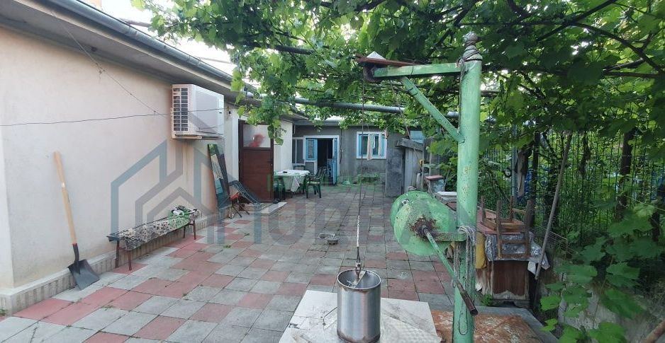 Casă și teren de vânzare, Stradela Dealul Bucium nr. 3, Bucium, Iași - Poză 2