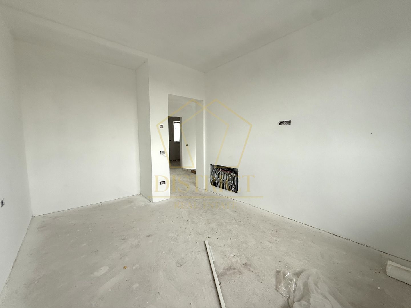 Duplex cu bucatarie inchisa si 4 camere | Sacalaz - Poză 8