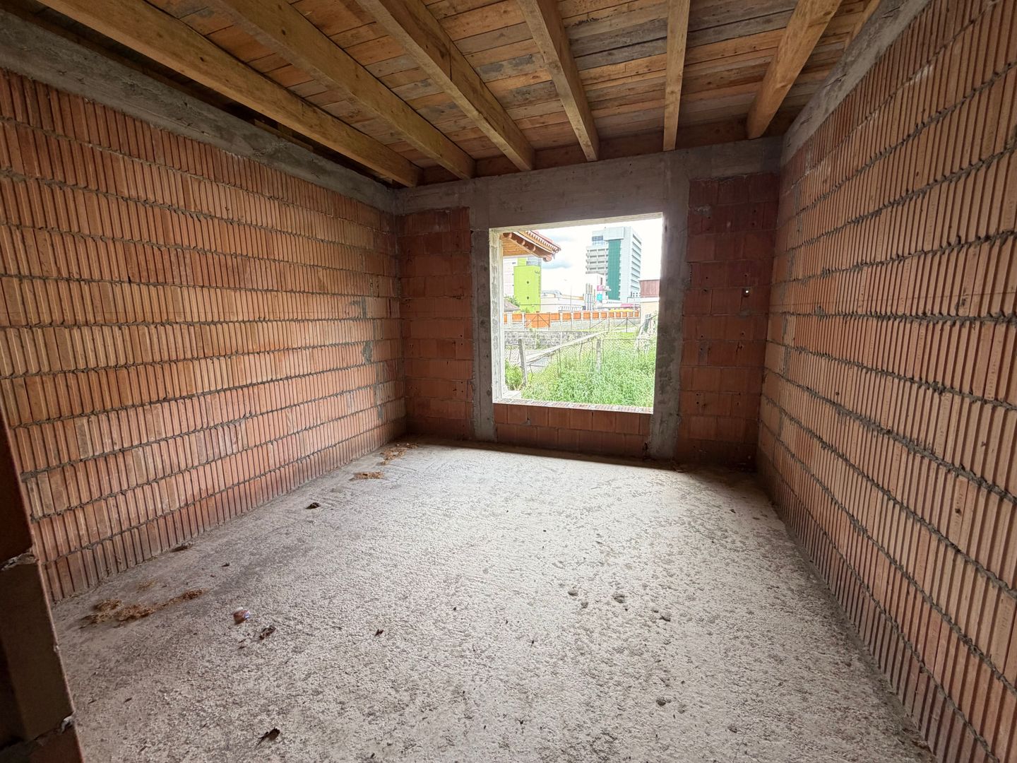 Casă de vânzare 260 mp utili + 1052 mp teren in centrul orasului Covasna - Poză 25