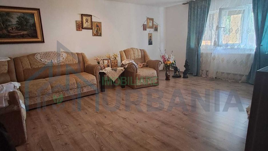 Casă cu 2 niveluri, compusă din 2 apartamente distincte, Tomesti - Poză 4