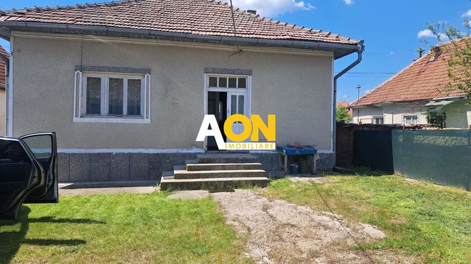 Casă traditională, 3 camere, 1766 mp teren, la asfalt, Vintu de Jos - Poză 2