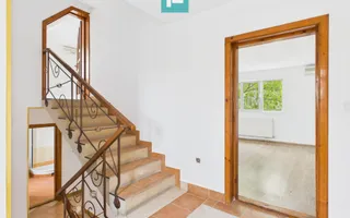 Vilă cu 5 camere pentru investiții în Dumbrăvița - Poză 18